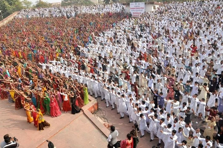 Three thousand and fifty children dancing in formation