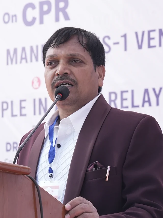 Manmohan Agarwal speaking at the two Guinness World Records CPR event, St. Xavier's College, Jaipur